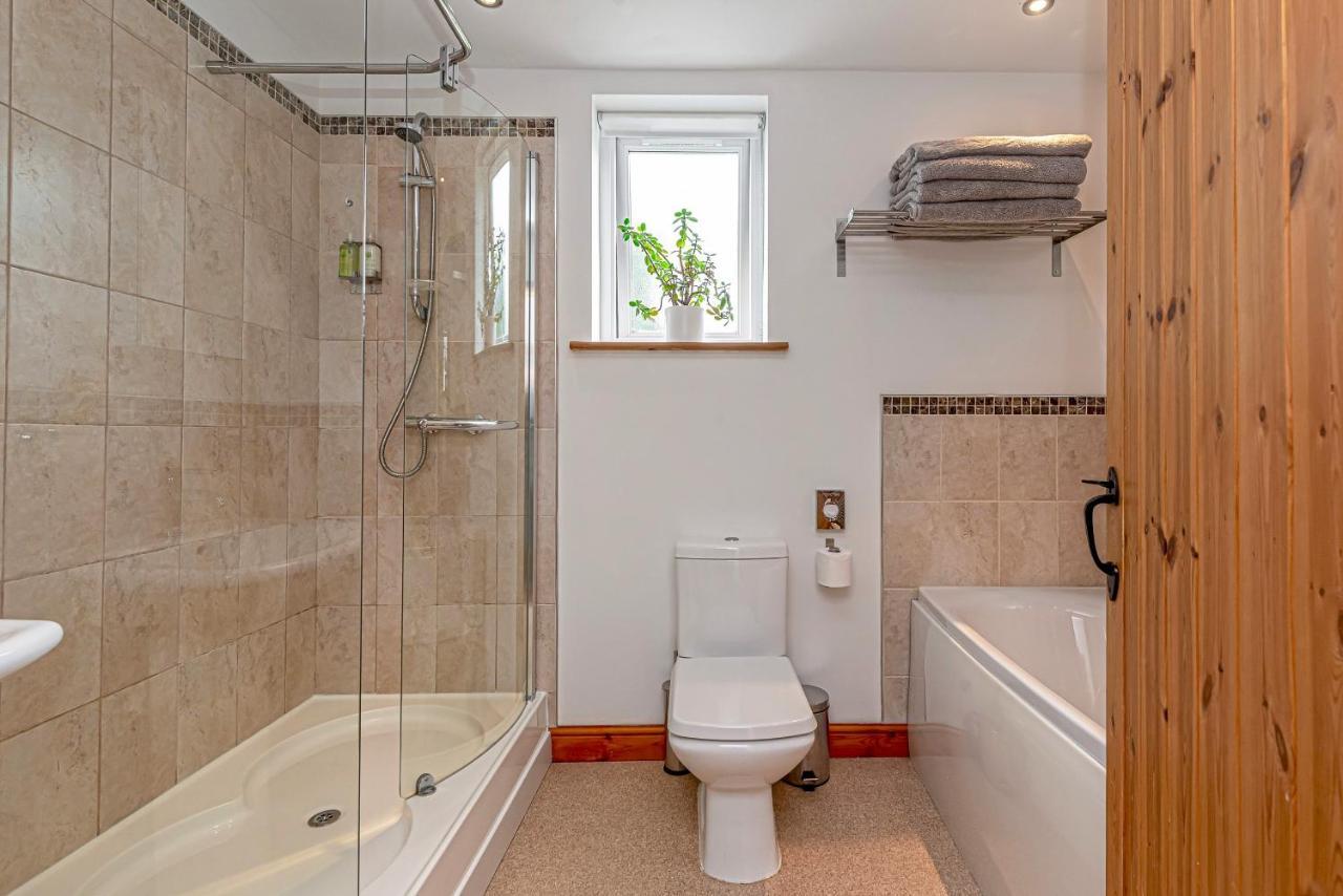 Laurel - Pet-Friendly Cottage With Indoor Pool, Hot Tub & Panoramic Snowdonia Views Colwyn Bay Kültér fotó