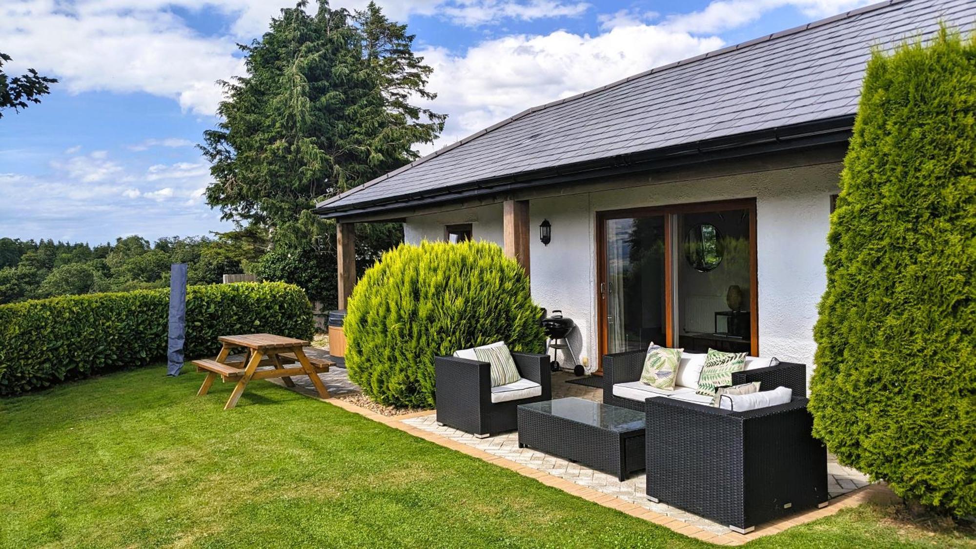 Laurel - Pet-Friendly Cottage With Indoor Pool, Hot Tub & Panoramic Snowdonia Views Colwyn Bay Kültér fotó